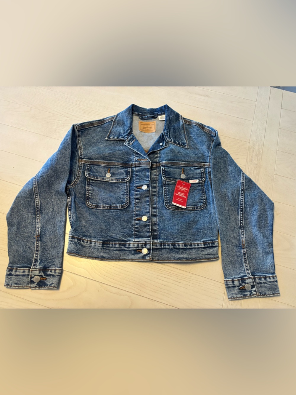 NWT Levi Strauss Signature women’s denim trucker jacket size S